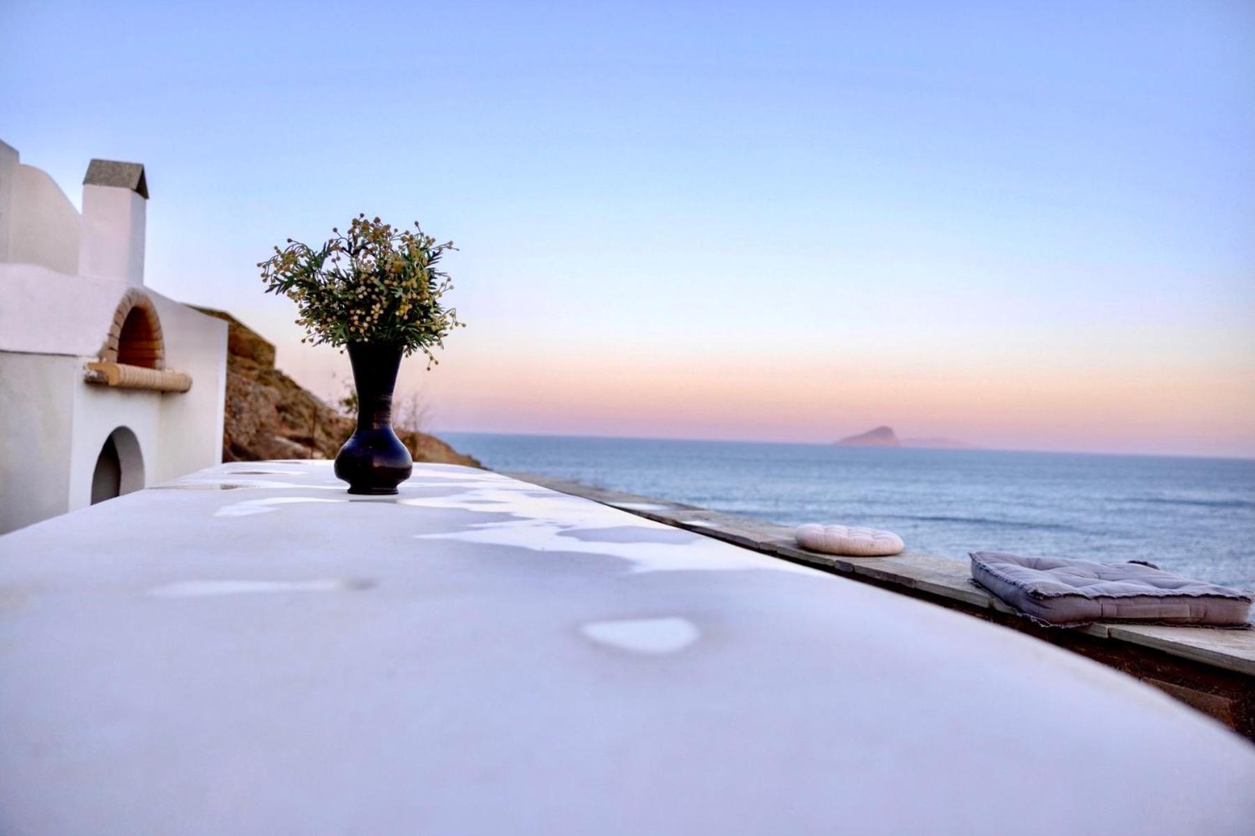 Thea * Kythnos